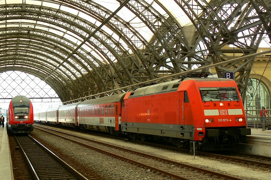 Lokomotiva 101 078-4, EC 370  (Wien – Praha – Berlin – Åarhus), Dresden Hbf., 4.8.2007 12:53 - Trainweb