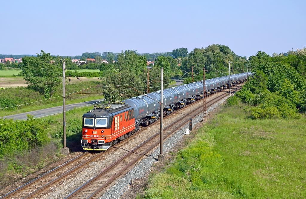Lokomotiva 121 041-8, Pn 145312  (Pardubice – Kolín – Nymburk – Mělník – Děčín – Dresden – Wilhelmshaven), Libice nad Cidlinou – Poděbrady, 22.5.2014 17:15 - Trainweb