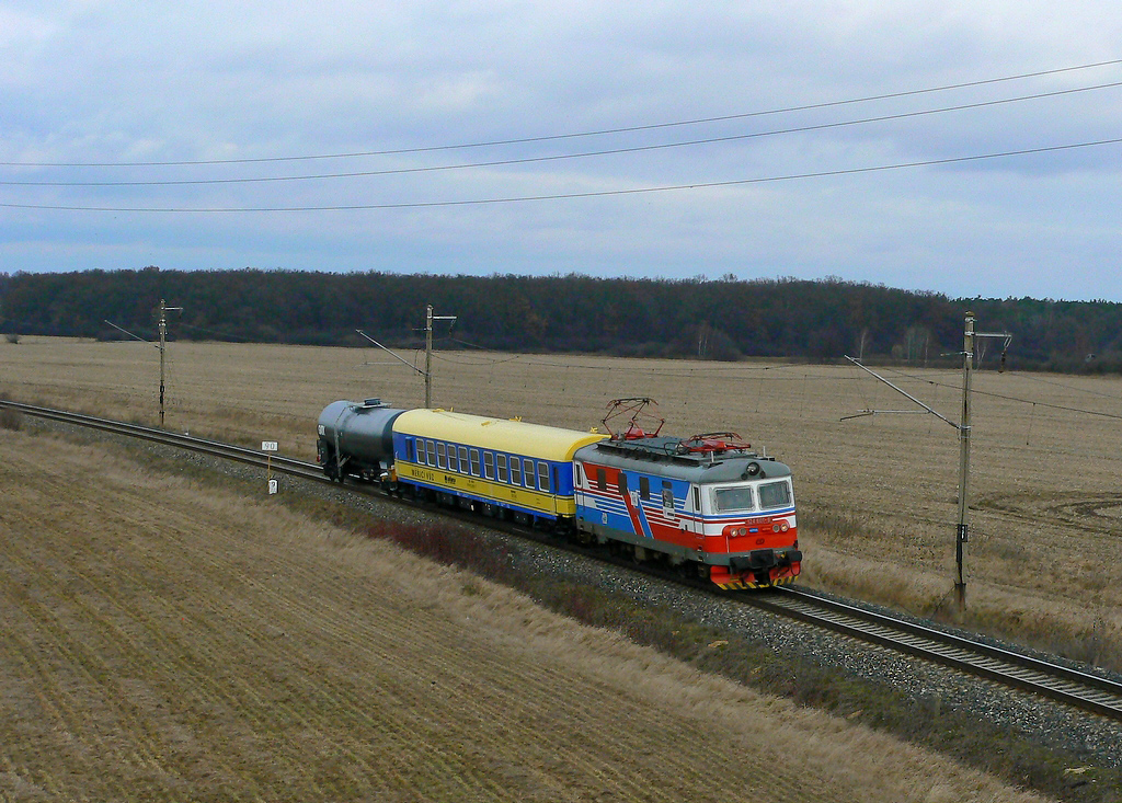 Lokomotiva 124 601-6, trakční zkoušky, velký okruh ŽZO Cerhenice (Sokoleč), 20.1.2008 11:25 - Trainweb