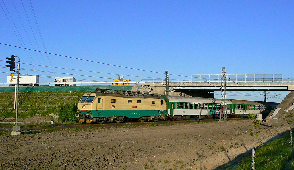 Lokomotiva 150 005-7, R 964  (Hradec Králové — Praha), Velké Zboží — odb.Babín, 1.5.2007 19:00 - Trainweb