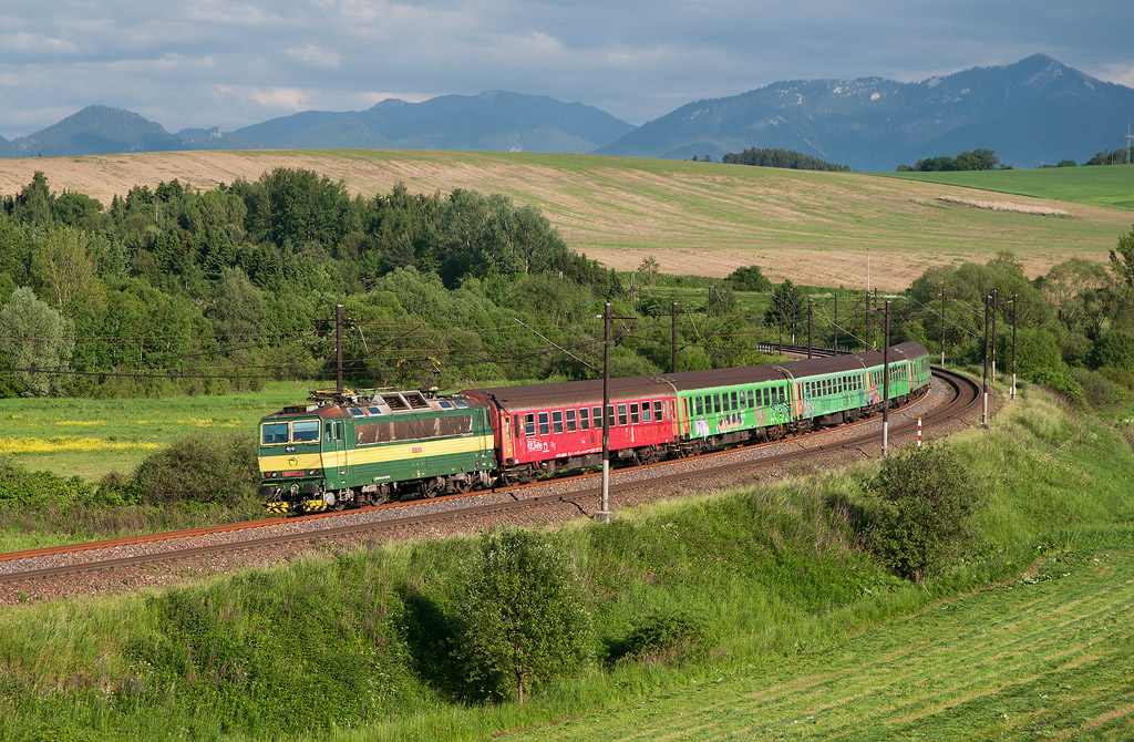 Lokomotiva 163 102-7, Os 7866  (Liptovský Mikuláš – Vrútky – Žilina), Liptovské Vlachy – Liptovská Teplá, 5.6.2010 17:59 - Trainweb