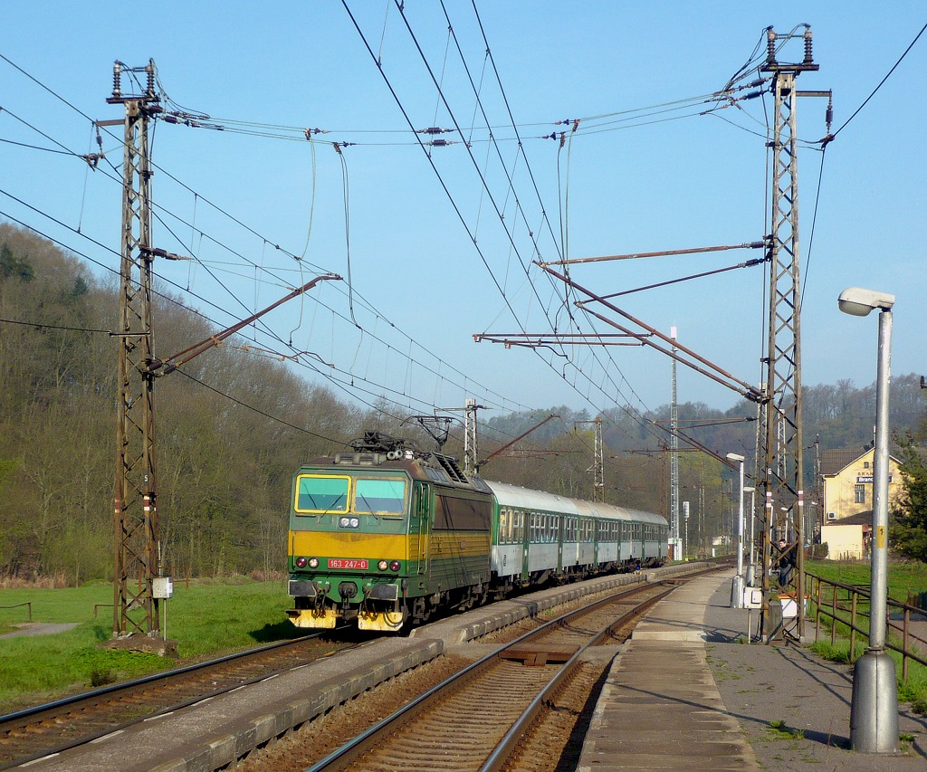 Lokomotiva 163 247-0, Os 5019  (Pardubice – Česká Třebová), Brandýs nad Orlicí, 24.4.2010 8:19 - Trainweb