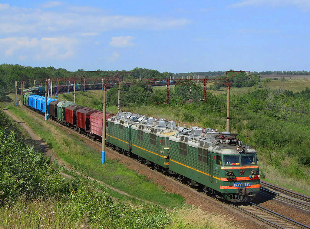 Lokomotiva VL80S-1725/935, nákladní vlak, Koloděznaja – Davydovka  (Rusko, Voroněžská oblast), 13.8.2011 14:25 - Trainweb