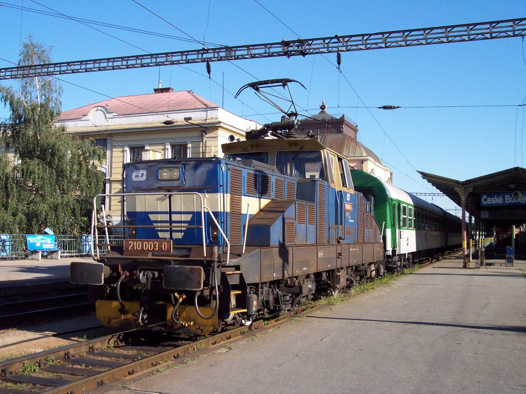 Lokomotiva 210 003-0, posun, České Budějovice, 19.7.2006 7:52 - Trainweb