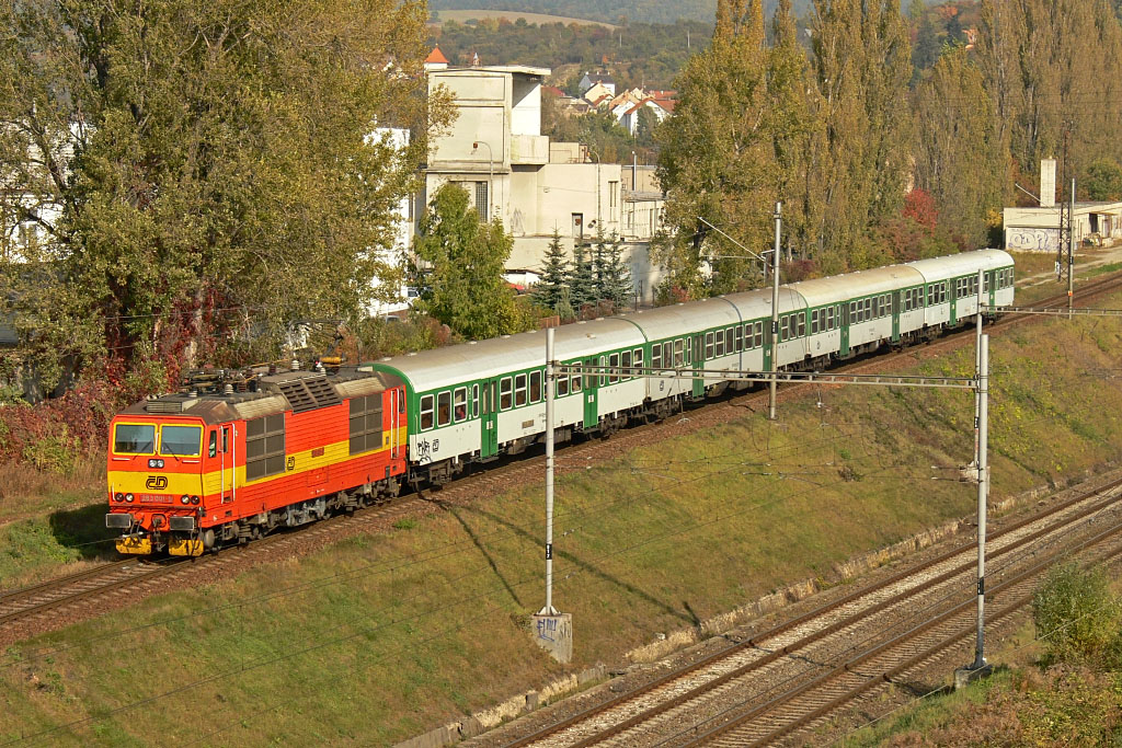 Lokomotiva 263 001-0, Os 4949, Brno-Maloměřice, 19.10.2006 11:10 - Trainweb