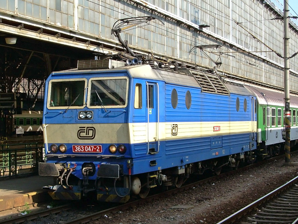 Lokomotiva 363 047-2, R 635 Praha - České Budějovice, Praha hl. n., 15.9.2006 10:11 - Trainweb