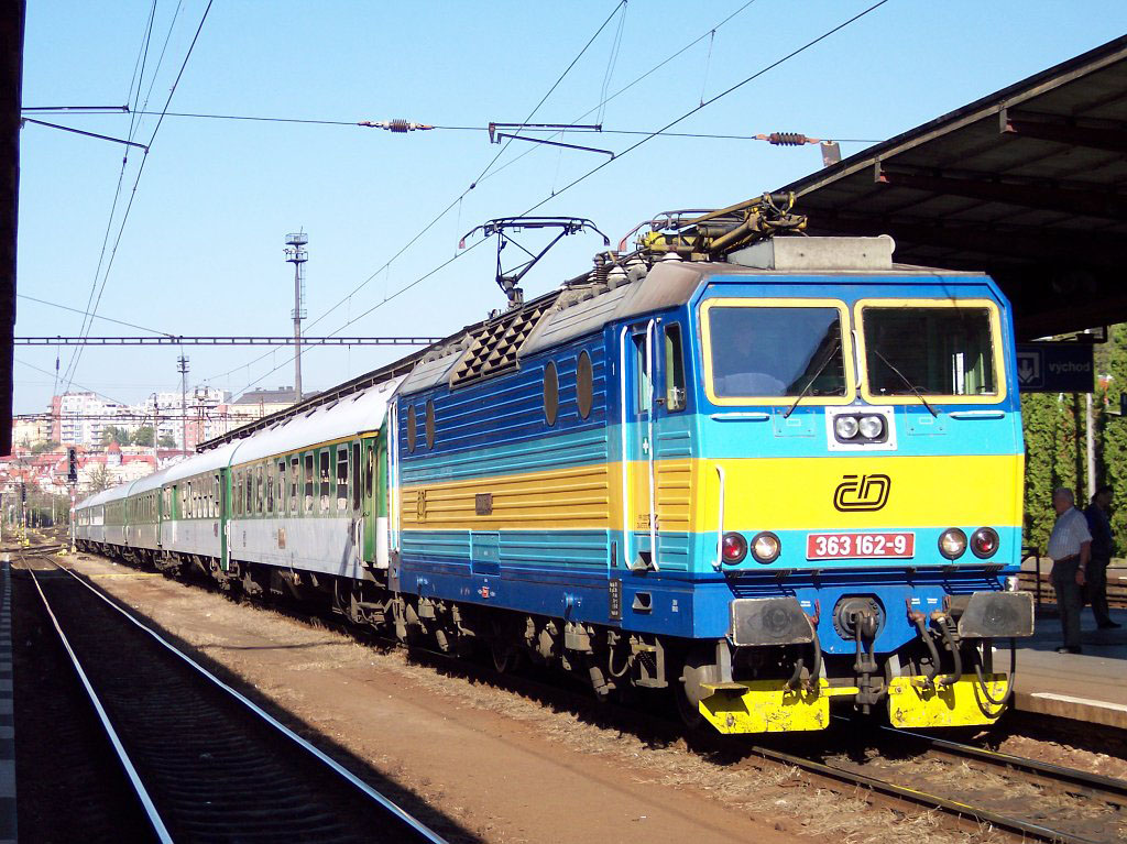 Lokomotiva 363 162-9, R 675  (Praha – Havlíčkův Brod – Brno), Praha-Vršovice, 23.9.2006 10:09 - Trainweb