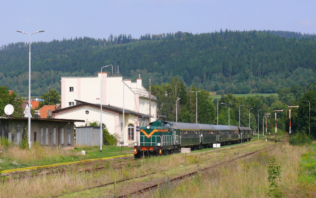 Lokomotiva SU42-536, zvláštní vlak DZIK z Wałbrzychu, Mieroszów, 24.8.2019 11:51 - Trainweb