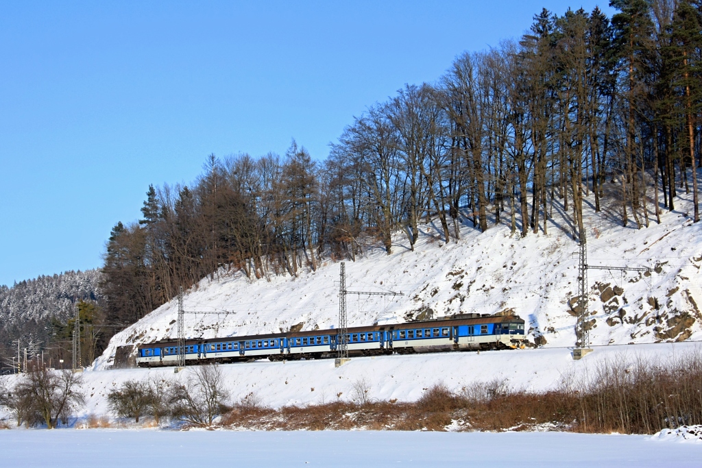 Jednotka 460 024-3+ 460 023-5, Os 3217 (Olomouc – Přerov – Hranice na Moravě – Vsetín), Brňov – Bystřička, 14.2.2021 15:31 - Trainweb