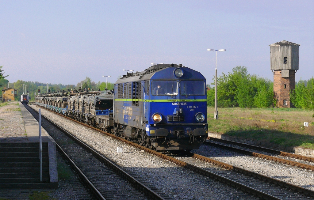 Lokomotiva SU46-035, posun s vojenským vlakem  z Braniewa, Orzysz, 12.5.2019 7:27 - Trainweb