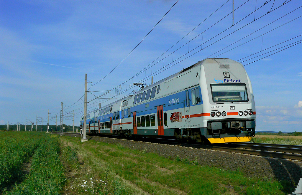 Jednotka 471 011-7, OS 9318, Starý Kolín, 27.6.2007 16:20 - Trainweb