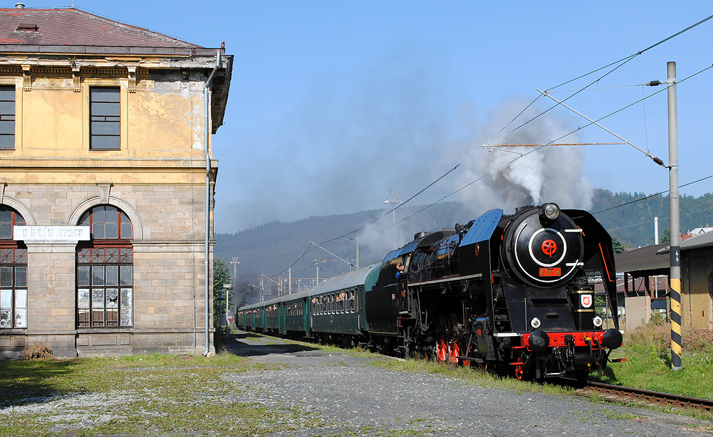 Historické vozidlo 475.179, zvl.Sp 10665  (Děčín hl.n. – Děčín-Prostřední Žleb – Děčín východ dolní n.), Děčín východ dolní nádraží, 24.9.2011 11:17 - Trainweb