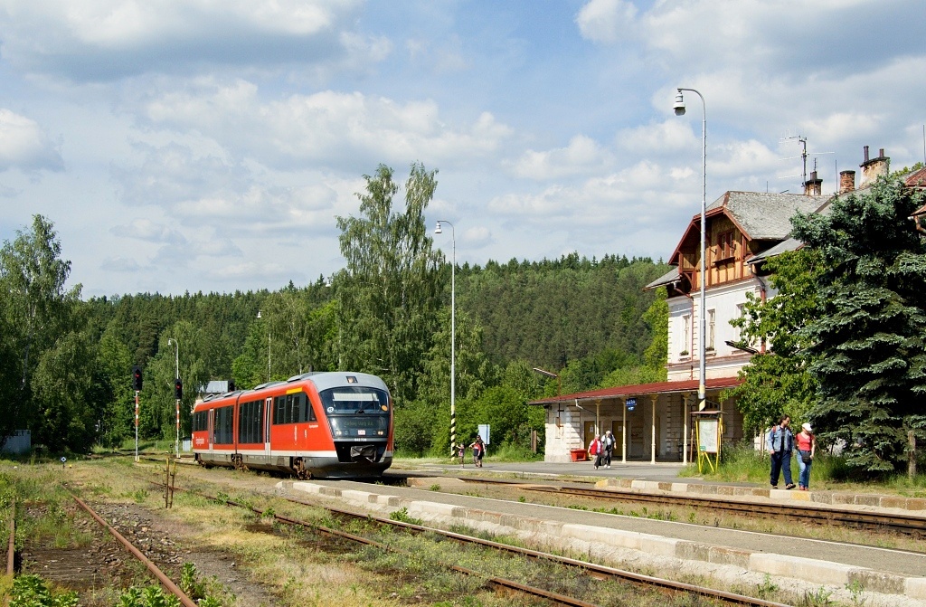 Lokomotiva 642 728-0, Os 5297  (Zwickau – Johanngeorgenstadt – Potůčky – Nejdek – Karlovy Vary dolní nádraží), Nová Role, 26.5.2012 15:46 - Trainweb