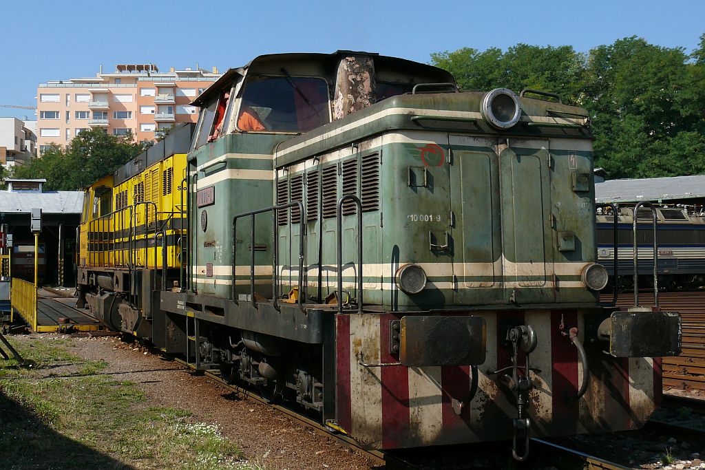 Lokomotiva 710 001-9 + 740 731-5, odvoz poškozené 740 731, RD Bratislava hl.st., 15.8.2007 10:16 - Trainweb