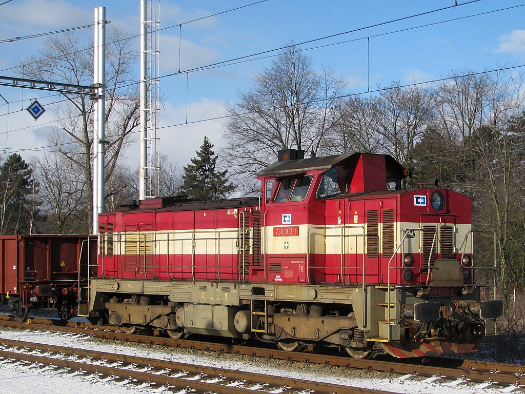 Lokomotiva 730 003-1, odstavená, Choceň, 16.2.2008 9:19 - Trainweb