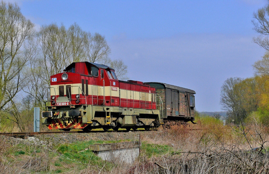 Lokomotiva 730 009-8, Mn 83450, Chlumec nad Cidlinou, 5.4.2008 13:54 - Trainweb