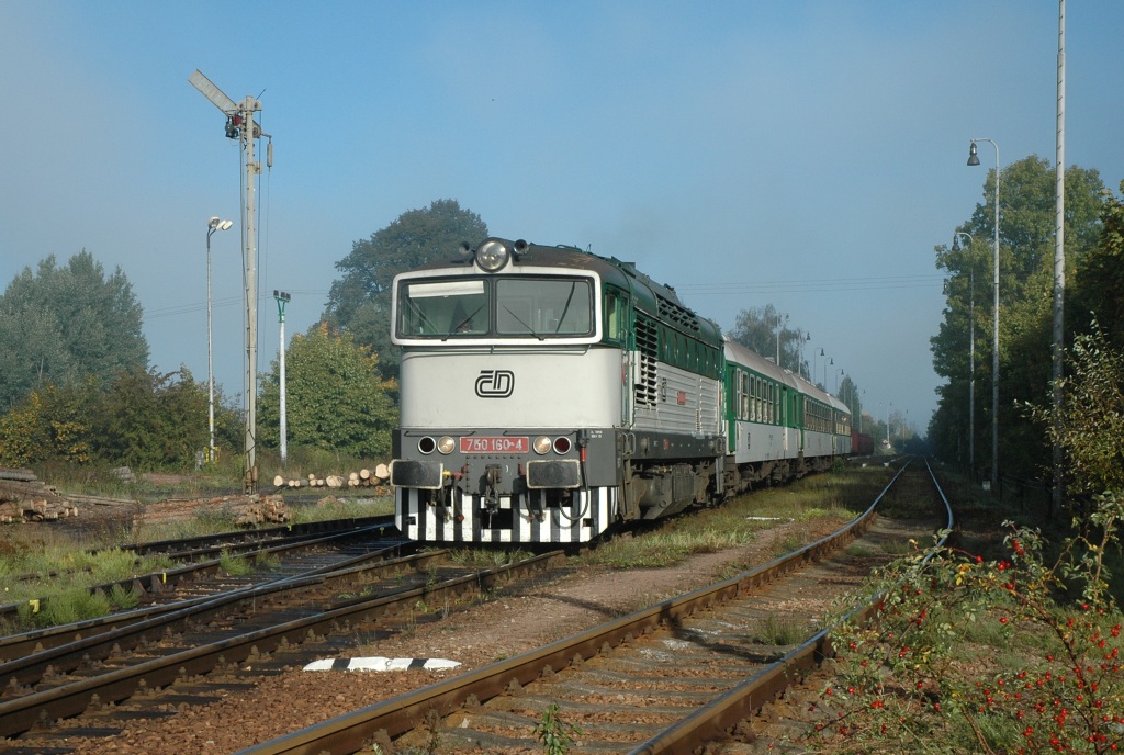 Lokomotiva 750 160-4, Sp 1953, Potštejn, 1.10.2005 9:09 - Trainweb