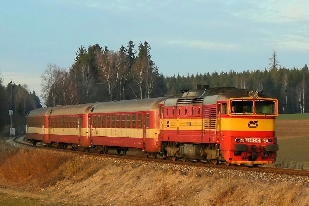 Lokomotiva 750 243-8, R1181 Doubrava, Ždírec nad Doubravou, 8.2.2008 16:23 - Trainweb