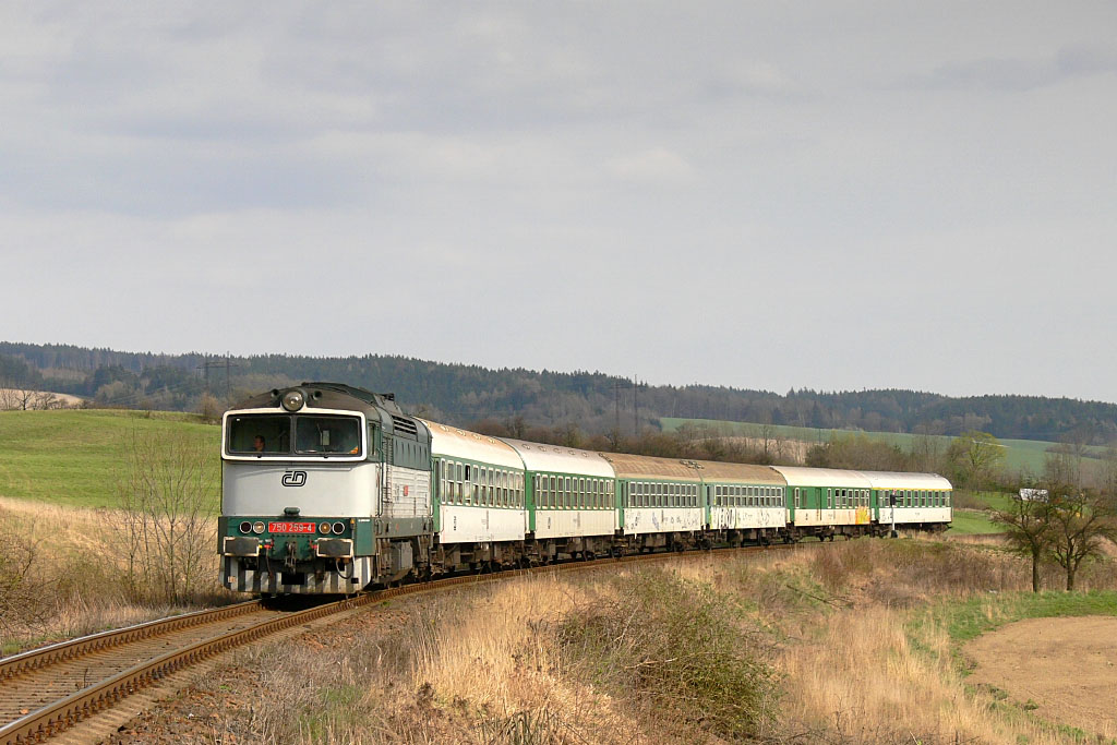 Lokomotiva 750 259-4, Sp 1956  (Letohrad – Týniště nad Orlicí – Hradec Králové), Záměl, 9.4.2007 16:10 - Trainweb