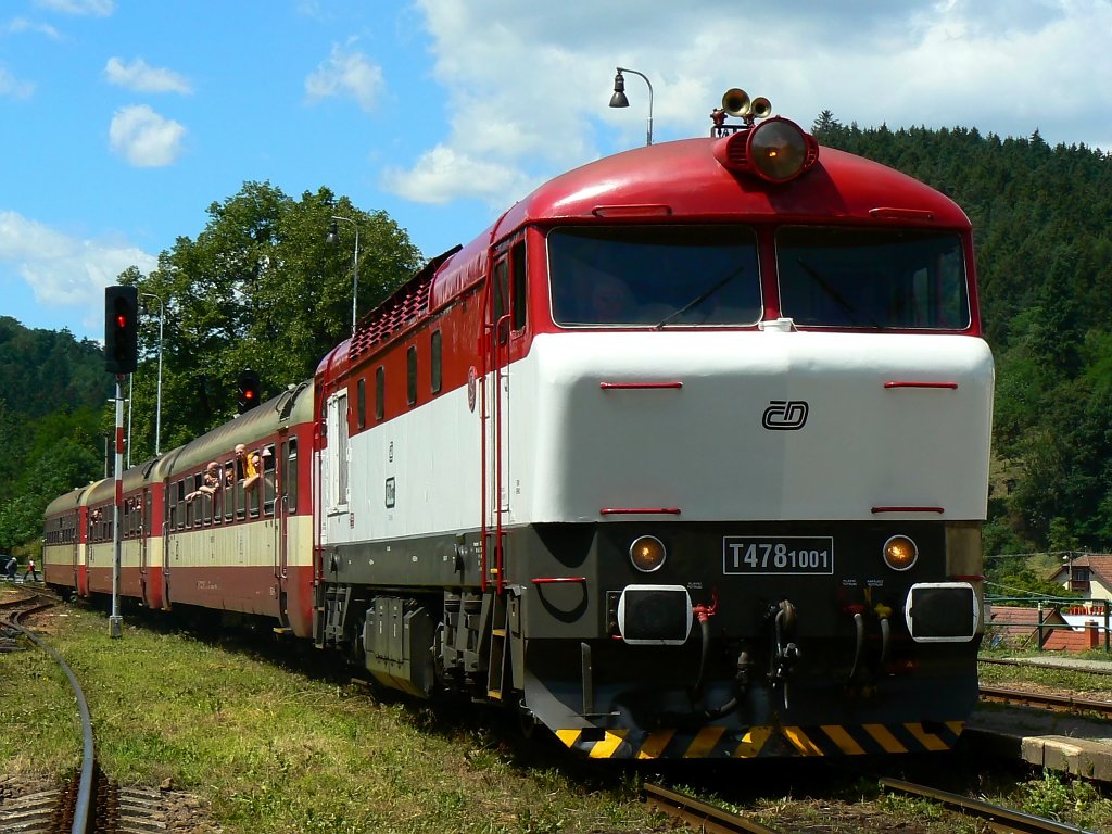 Lokomotiva 751 001-9, Os 14911  (Žďár nad Sázavou – Bystřice nad Pernštejnem – Tišnov), Nedvědice, 7.7.2007 12:05 - Trainweb