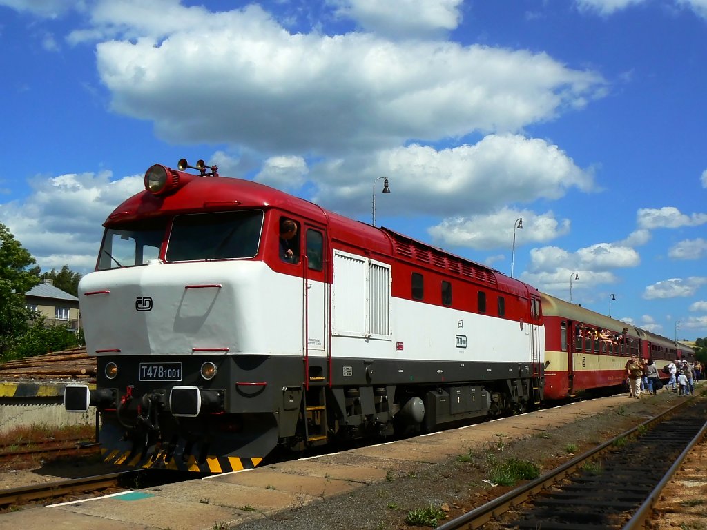 Lokomotiva 751 001-9, Os 14912  (Tišnov – Bystřice nad Pernštejnem – Žďár nad Sázavou), Nové Město na Moravě, 7.7.2007 15:03 - Trainweb