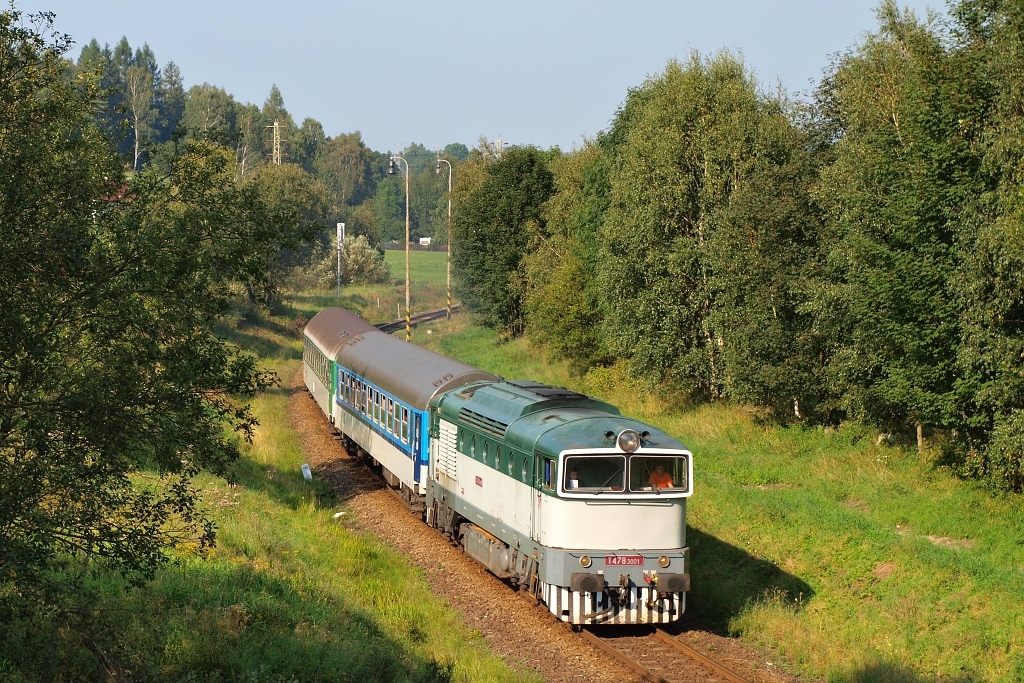 Lokomotiva 753 001-7, Os 2633  (Rumburk – Jedlová – Benešov nad Ploučnicí – Děčín), Rybniště, 26.8.2011 16:35 - Trainweb