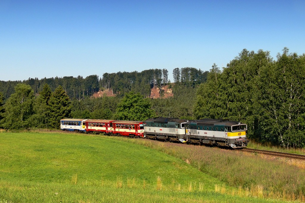 Lokomotiva 754 048-7, Os 5104, Březová u Broumova, 16.7.2007 8:25 - Trainweb