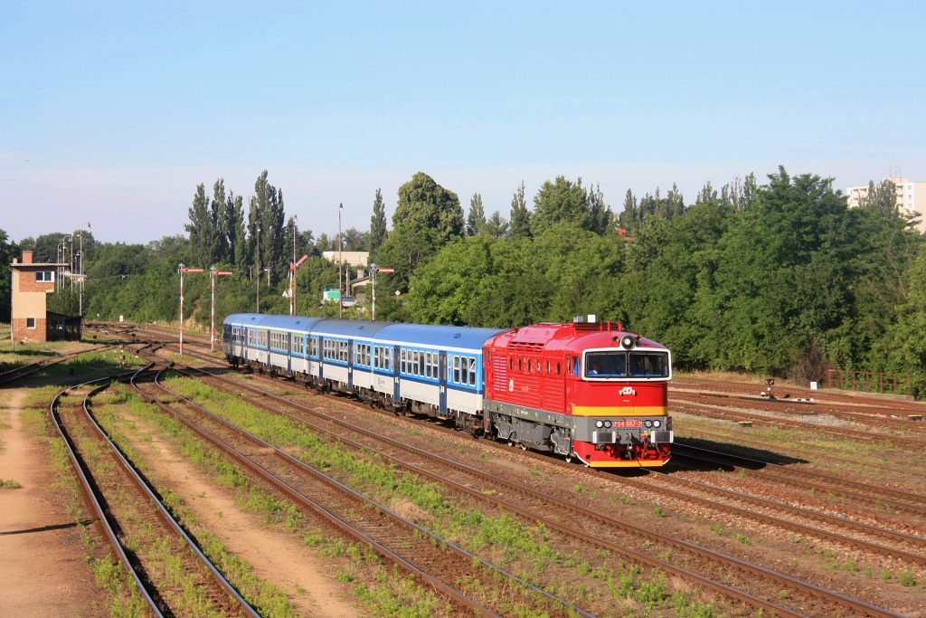 Lokomotiva 754 067-7, Sp 1762 (Bojkovice město – Uherský Brod – Veselí nad Moravou – Kyjov – Brno), Kyjov, 24.6.2022 7:36 - Trainweb