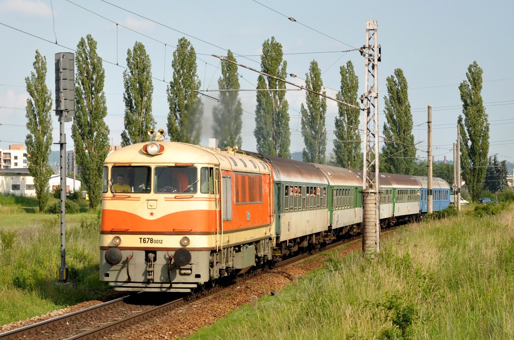 Lokomotiva 775 012-8, R 1255  (České Budějovice – Protivín – Písek – Příbram – Zdice – Beroun – Praha), České Budějovice, 30.6.2009 17:27 - Trainweb