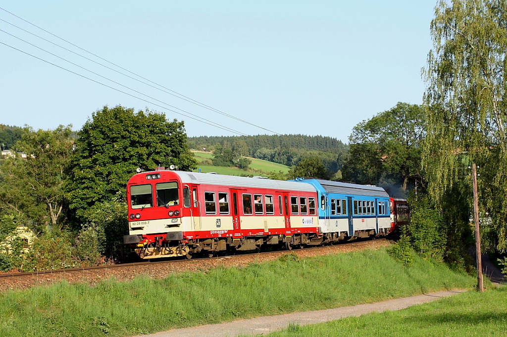 Motorový vůz 80-29 008-7 + 843 007-6 + 810 597-5, Os 5416  (Nová Paka – Stará Paka – Turnov – Liberec), Libštát, 20.8.2012 17:55 - Trainweb