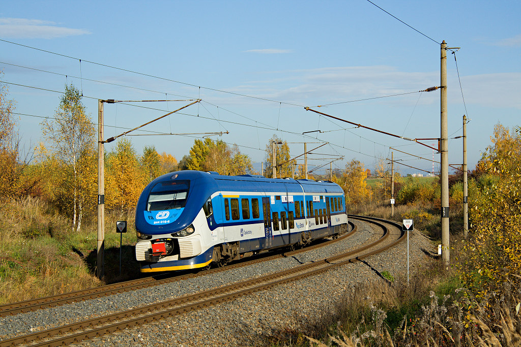 Motorový vůz 844 016-6, Os 7004  (Karlovy Vary – Cheb), Karlovy Vary-Dvory – Chodov, 22.10.2013 15:26 - Trainweb