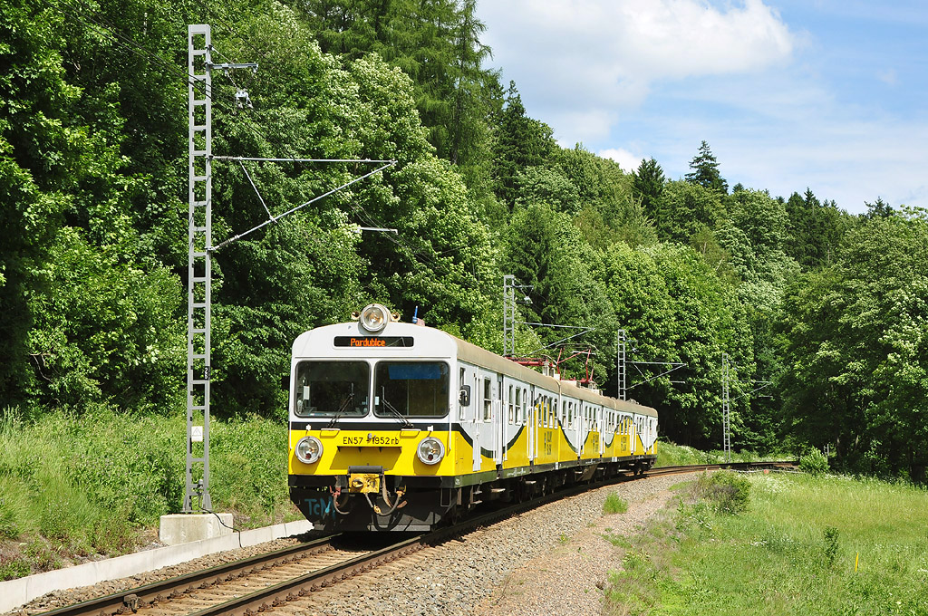 Lokomotiva EN 57-1952, Sp 1918 „Orlice”  (Lichkov – Letohrad – Ústí nad Orlicí – Pardubice), Lichkov – Mladkov, 23.6.2012 15:05 - Trainweb
