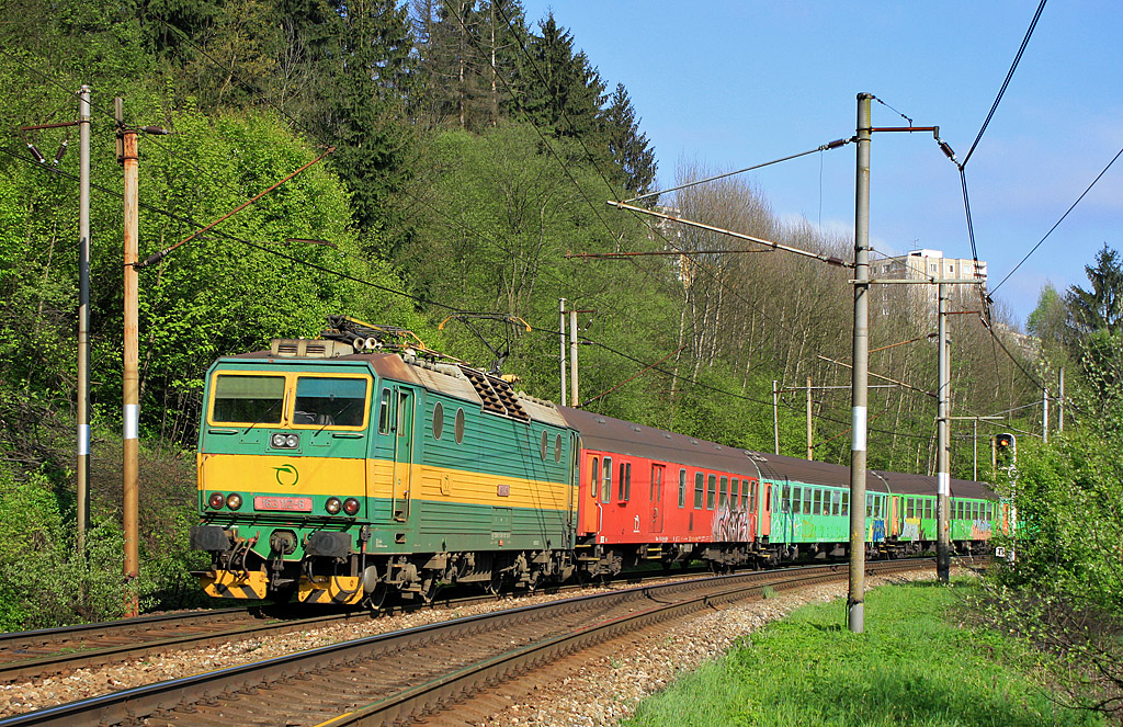 Lokomotiva 163 112-6, Os 3909  (Čadca – Žilina), Čadca mesto – Oščadnica, 4.5.2011 8:33 - Trainweb