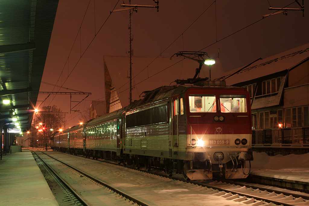 Lokomotiva 163 059-9, Os 4177, Čadca, 23.1.2011 18:05 - Trainweb