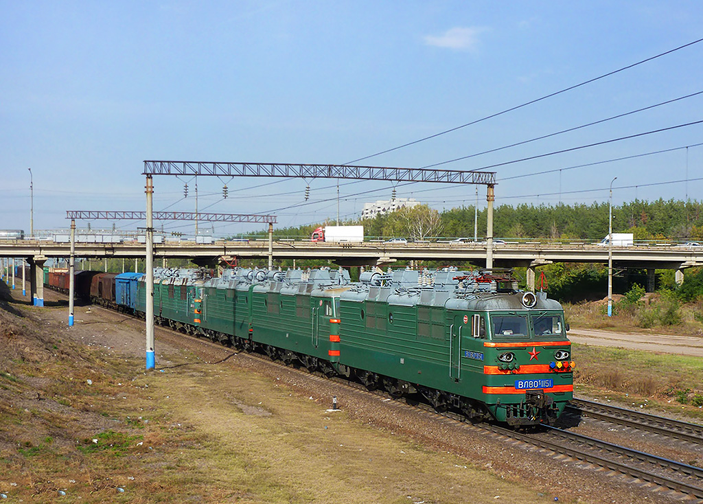 Lokomotiva VL80S-1151/1699 + VL80C-707, nákladní vlak, Otrožka – Pridača  (Rusko, Voroněž), 26.9.2012 15:37 - Trainweb