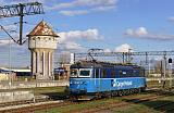 Lokomotiva 182 001-8, čekající na vlak z Doboszowic, Kamieniec Ząbkowicki, 7.11.2019 13:16 - Trainweb