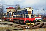 Lokomotiva 721 116-2 + 721 xxx + 721 xxx, odstavené, RD Prievidza, 19.3.2009 13:34 - Trainweb