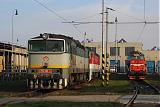 Lokomotiva 754 083-4 + 754 036-2 + 210 013-9, depo Zvolen, 21.11.2009 14:15 - Trainweb